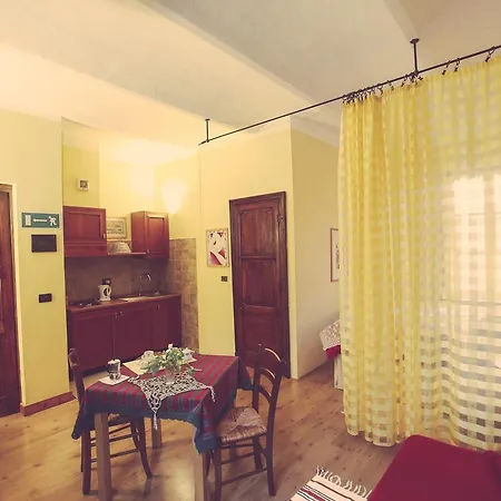 Antica Casa Nebiolo 아파트 포르타코마로