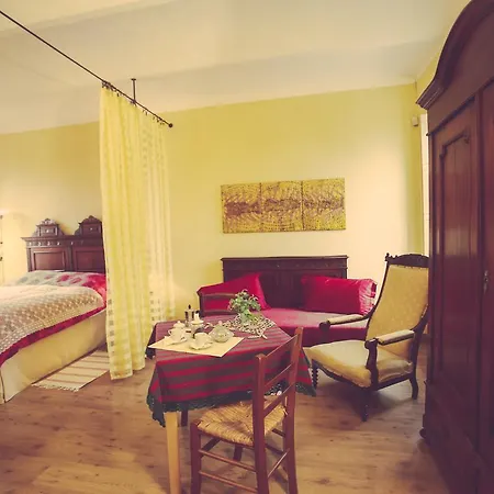 Antica Casa Nebiolo * 포르타코마로