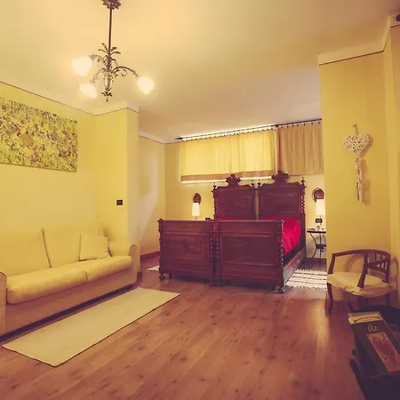 Antica Casa Nebiolo * 포르타코마로