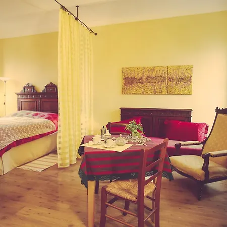 Antica Casa Nebiolo 아파트 포르타코마로